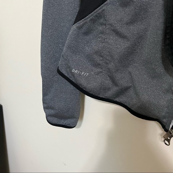 Nike zip up jacket - Picture 7 of 9